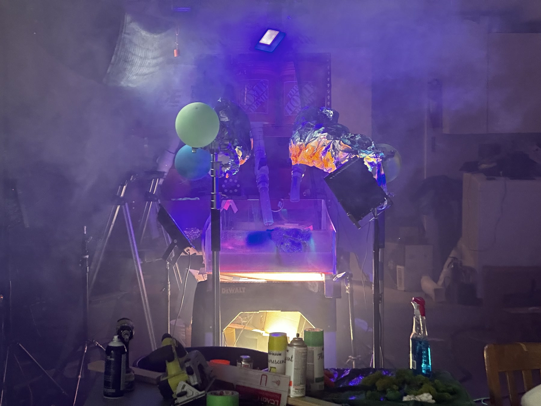 The practical ooze stage surrounded by luminous color and atmosphere.